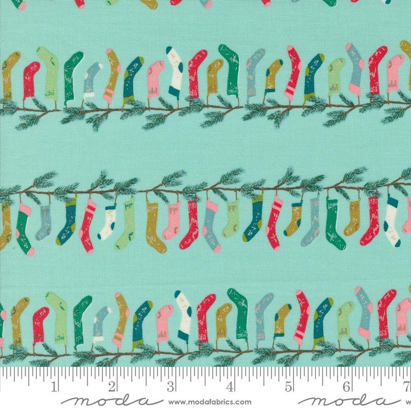 Cozy Wonderland – Icicle Sock Bunting Fat 1/4