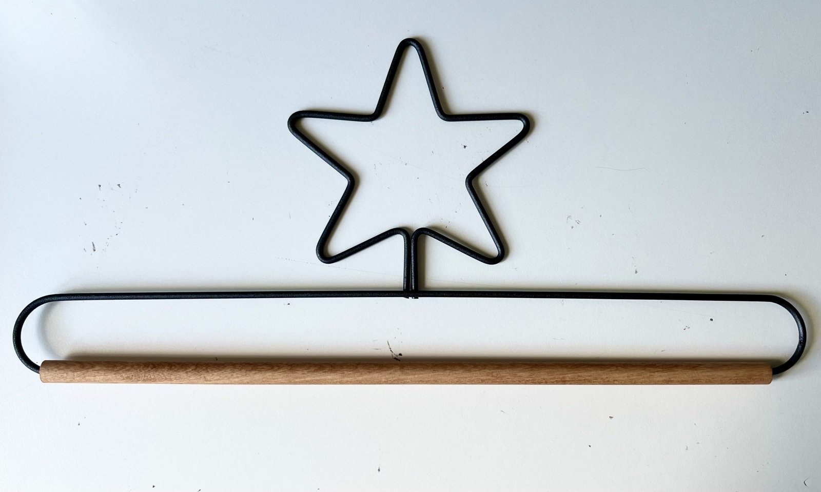 12 inch Star Wire Hanger with 1/4 inch Dowel