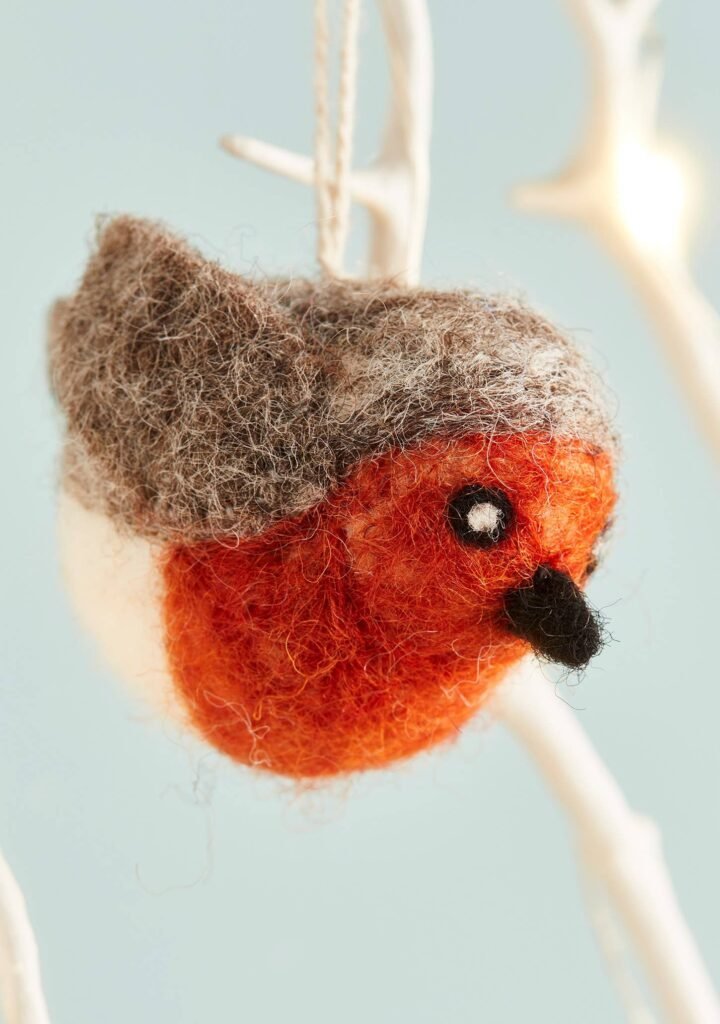 felt robin decoration 2